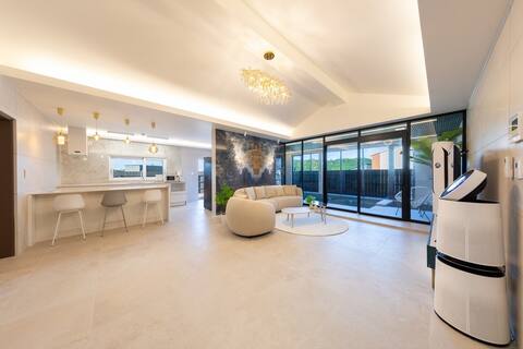 A private pool villa with a modern interior in Gangneung