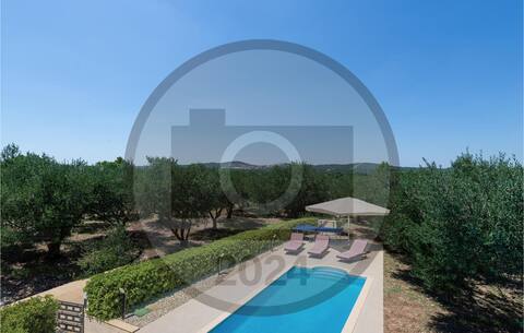Lovely home in Benkovac with WiFi