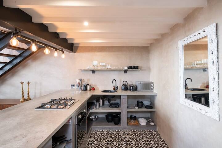 Spacious Loft Living gallery image 3