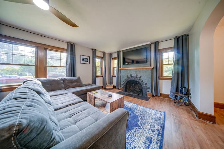 Central Erie Vacation Rental ~ 2 Mi To Beach! - Presque Isle State Park, Erie