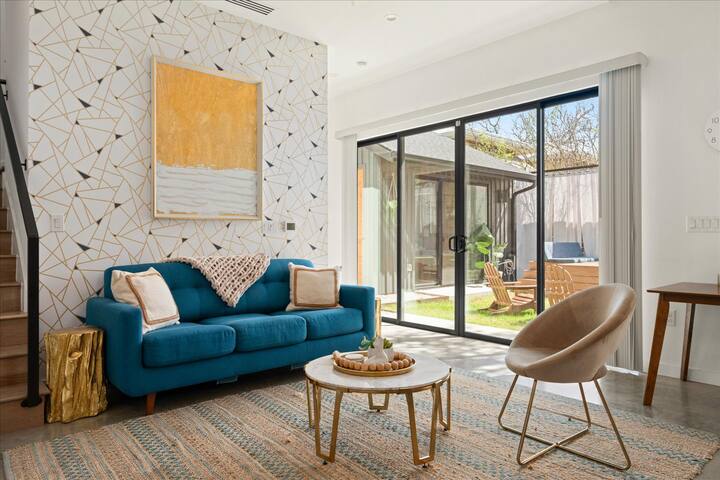 Bouldin Villa + Cold Plunge Pool-La Casa Barton! gallery image 2