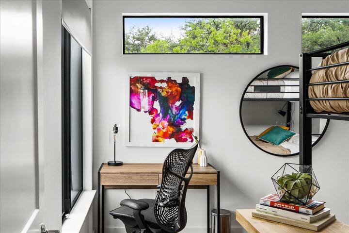 Bouldin Villa + Cold Plunge Pool-La Casa Barton! gallery image 5