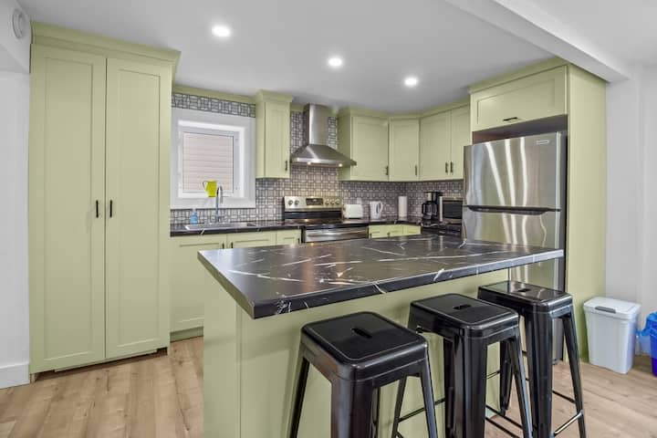 Georgestown Hutch Private Patio Parking - St. John's