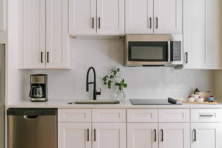 Sonder Jewelers Row | Superior 2BR Apartment gallery image 3