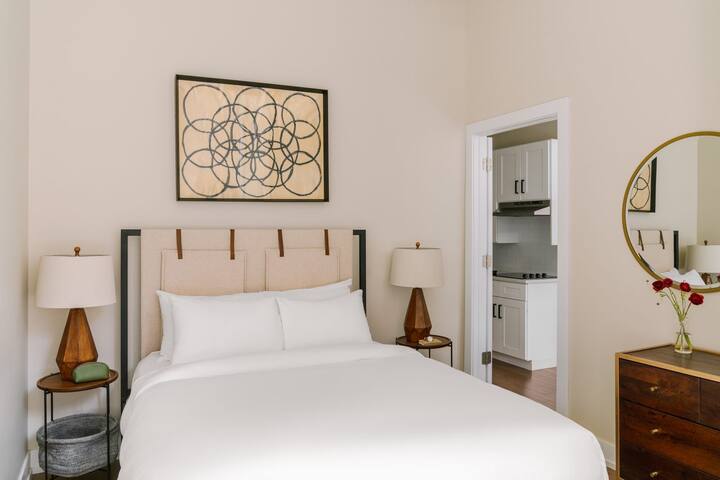 Sonder Jewelers Row | Superior 2BR Apartment gallery image 2