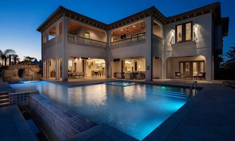 Upscale 8 Bdrm Mansion with Pool