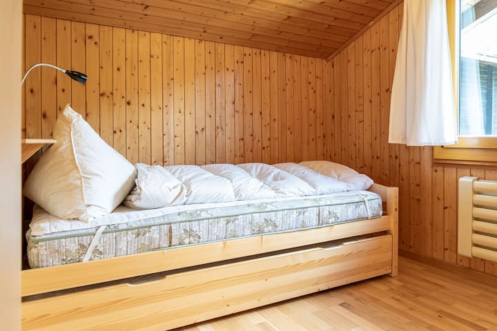 Საძინებელი ერთადგილიანი საწოლით