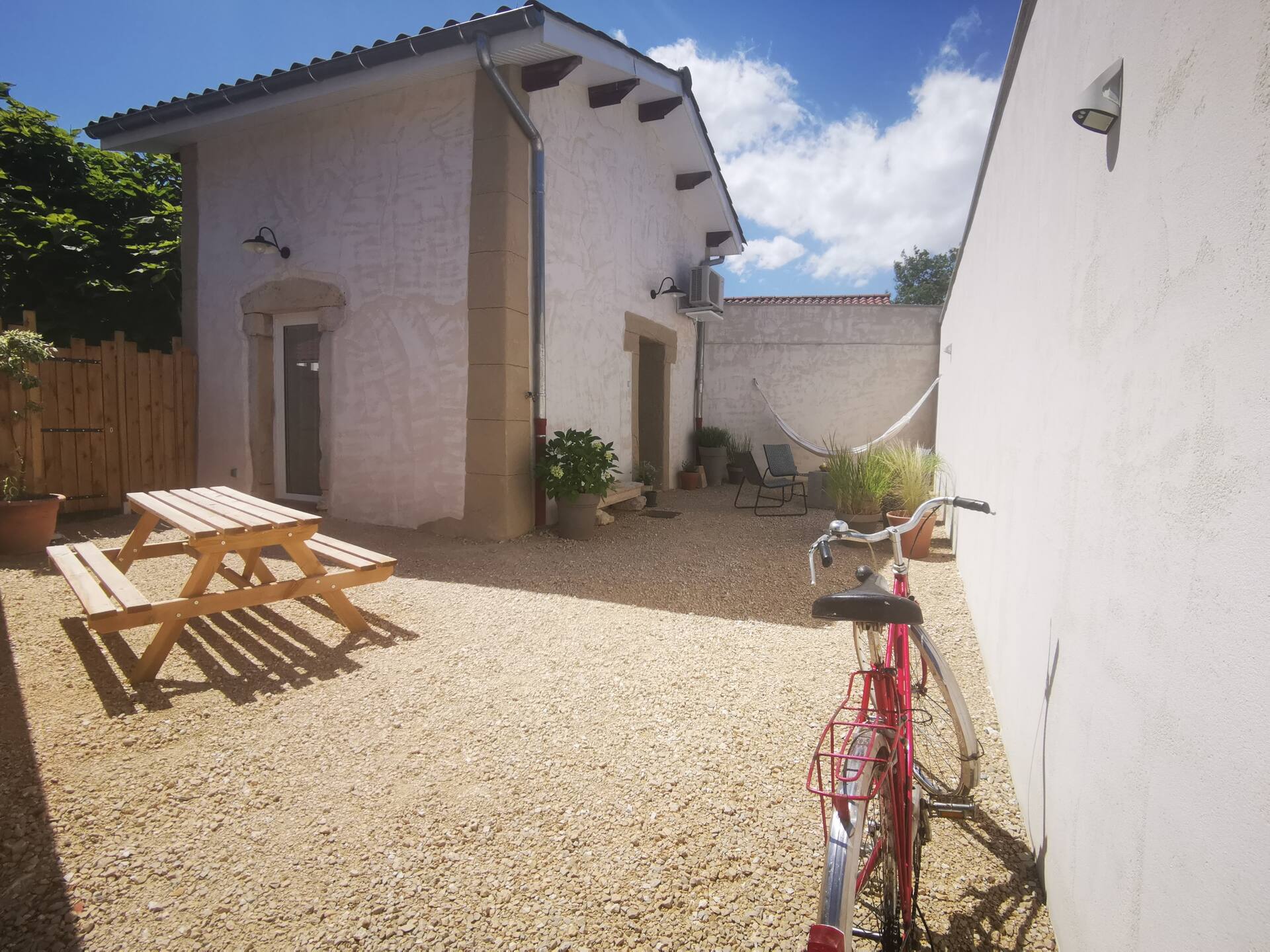 House-Apartment-Ensuite with Shower-Le Petit Saugnieu