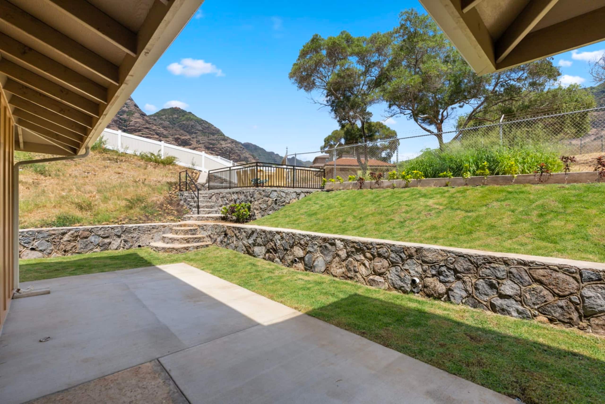 Home in Waianae · ★4.85 · 3 bedrooms · 4 beds · 2.5 private baths - Image 42