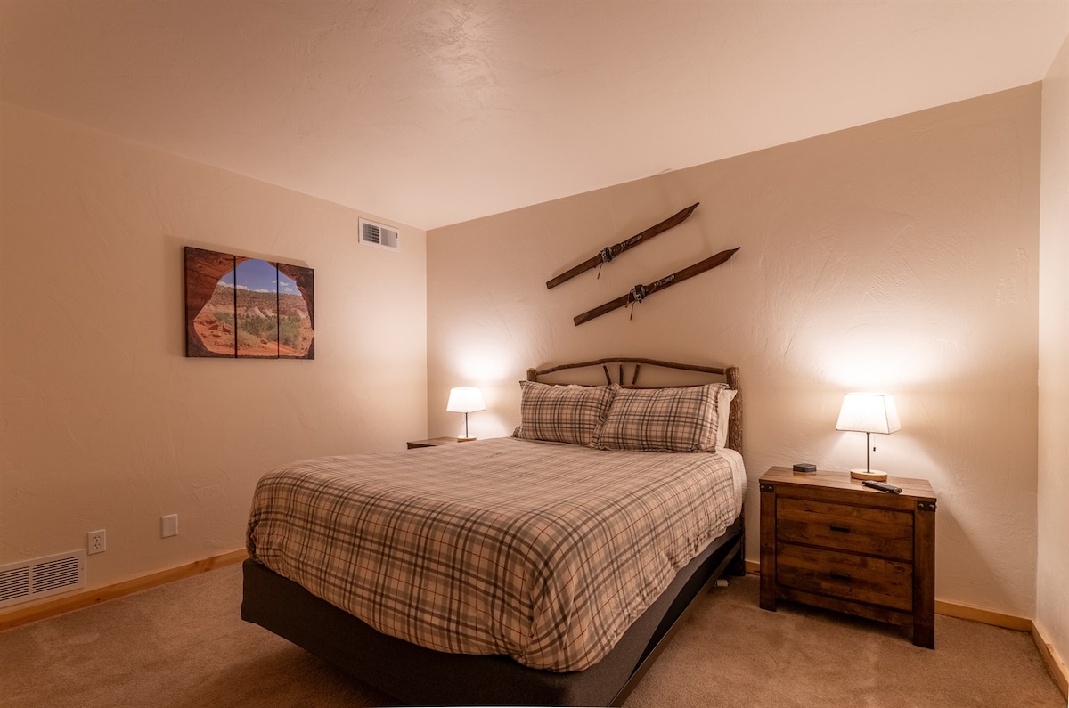 Dhomë gjumi "Queen" në katin e poshtëm