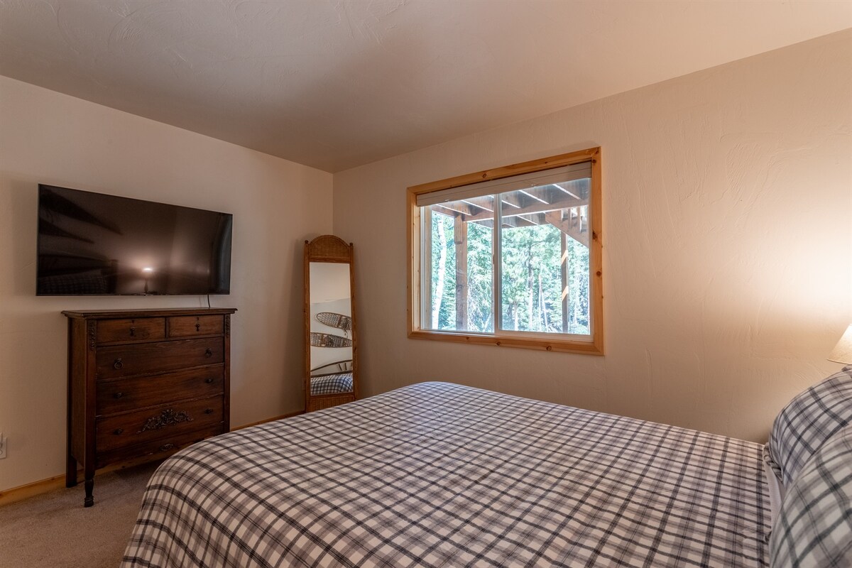 Dhomë gjumi "Queen" në katin e poshtëm