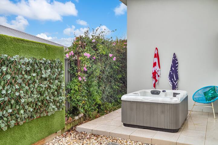 Dog-Friendly Beach House @ Black Rocks by uHoliday gallery image 2