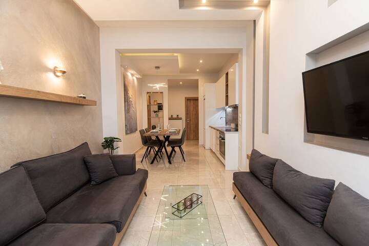 Tsimiski’s Pearl gallery image 2