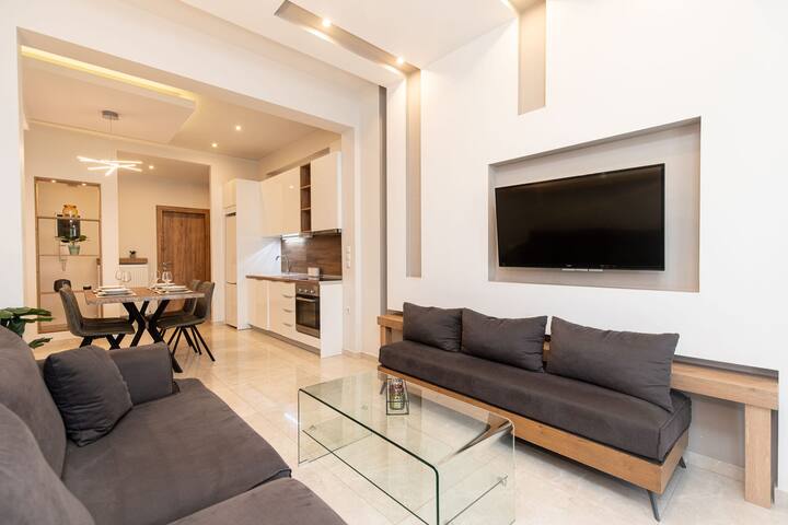 Tsimiski’s Pearl gallery image 3