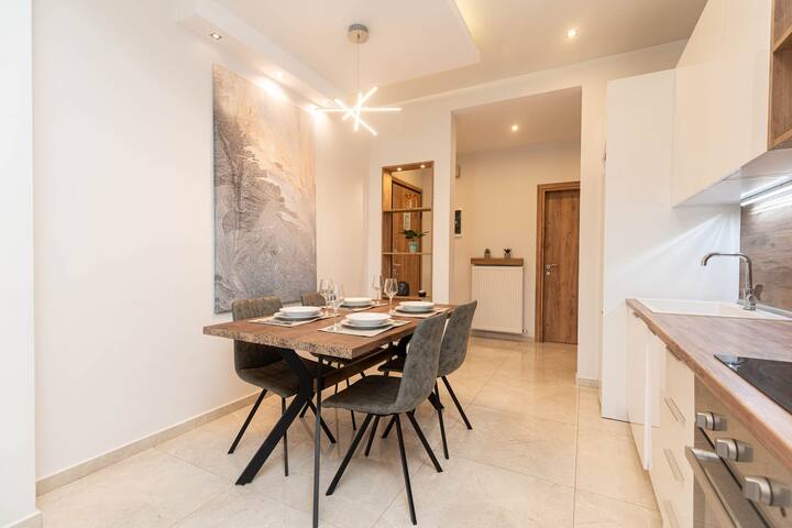 Tsimiski’s Pearl gallery image 4