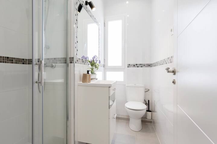 Charming apt near La Castellana. Modesto Lafuente gallery image 4