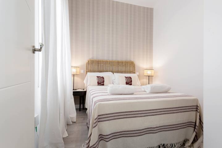 Charming apt near La Castellana. Modesto Lafuente gallery image 5