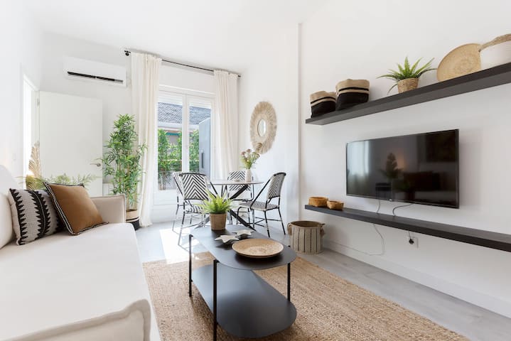 Charming apt near La Castellana. Modesto Lafuente