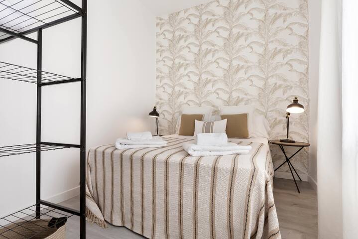 Charming apt near La Castellana. Modesto Lafuente gallery image 3