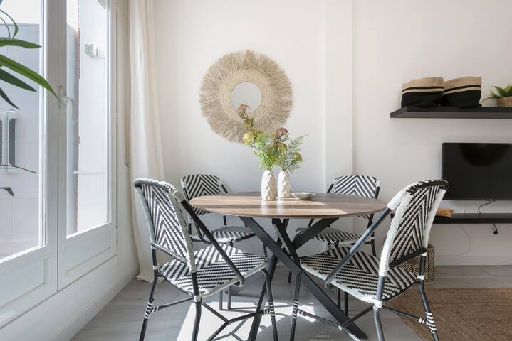 Charming apt near La Castellana. Modesto Lafuente gallery image 2