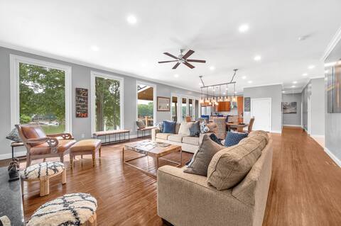 Luxury on High Rock Lake: Great for Groups!