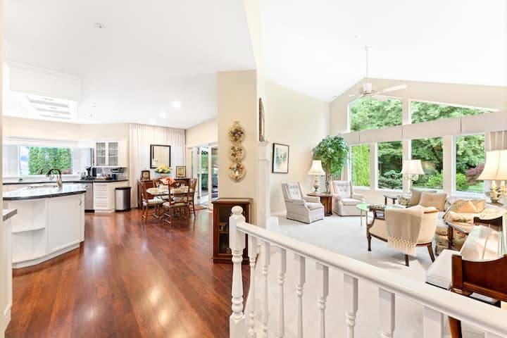 Stylish Tranquil Home W/ Movie Room & Zen Garden - Maple Ridge