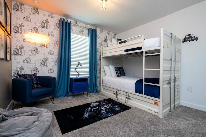 Step into our vibrant and spacious youth room, featuring a comfortable and roomy bunk bed. This beautiful and inviting space is designed with young guests in mind, offering ample room to relax and unwind after a day of vacation adventures. 