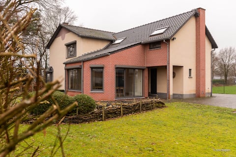 14 beds, 20p., 2 bath-, 1 livingroom, 1 veranda