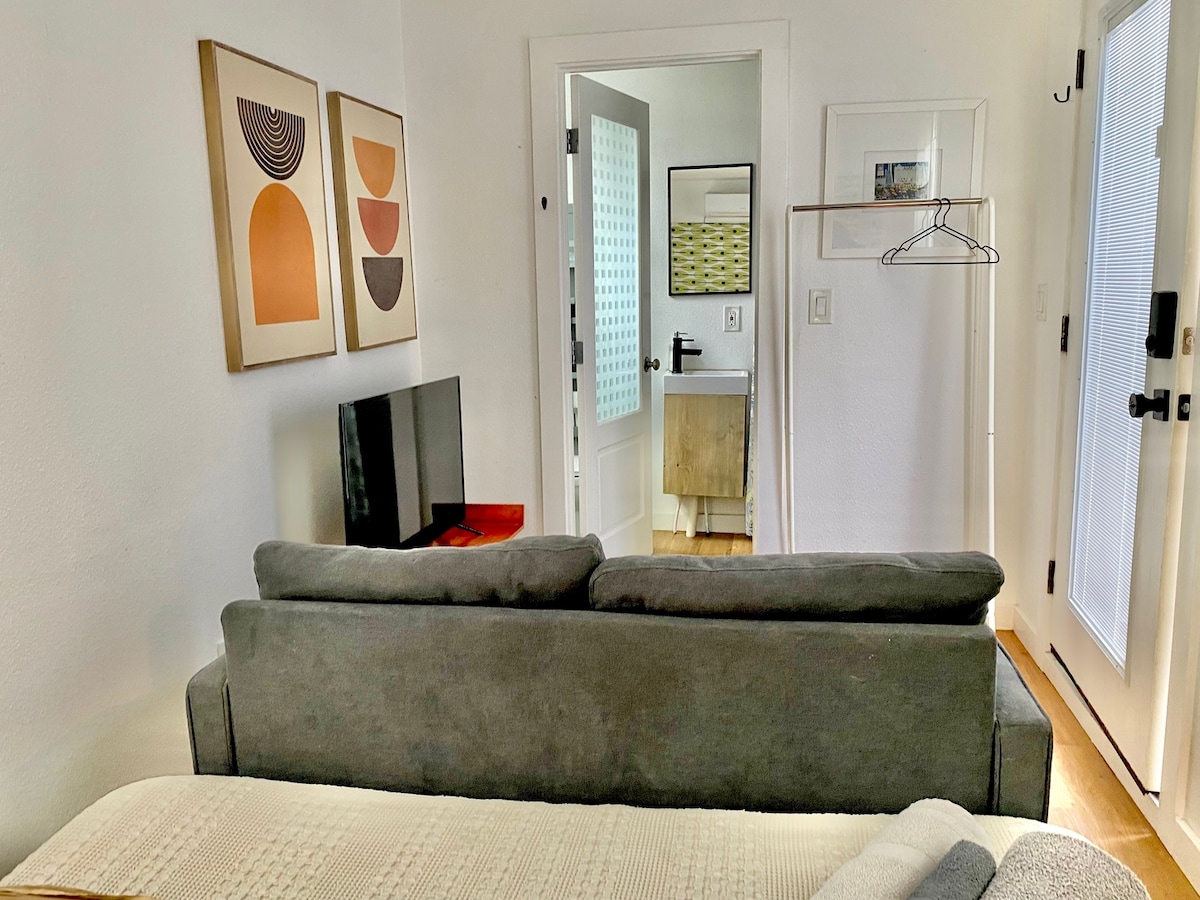 Club Casita | Full Kitchen | Near Airport