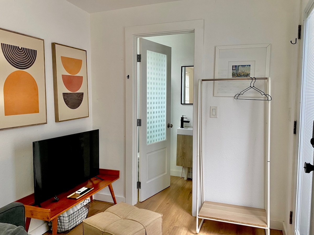 Club Casita | Full Kitchen | Near Airport