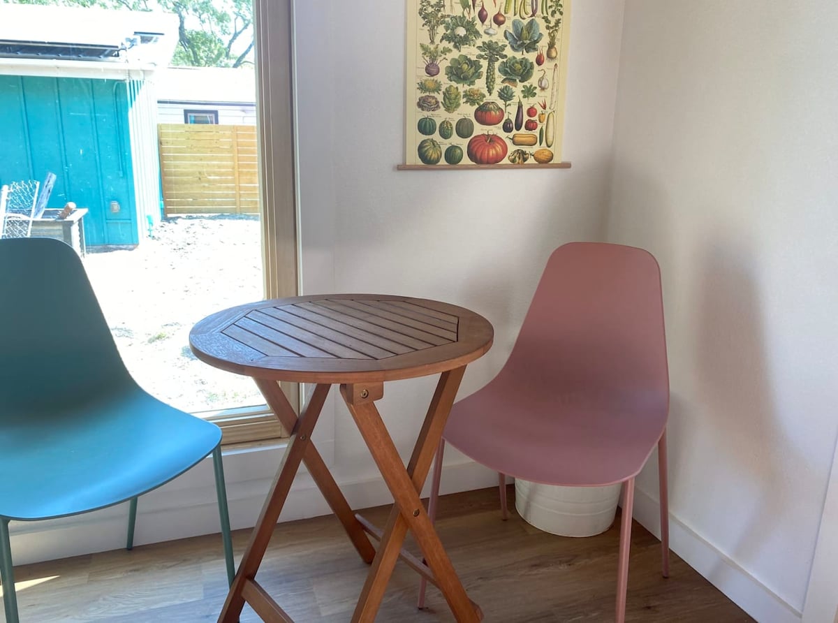 Club Casita | Full Kitchen | Near Airport