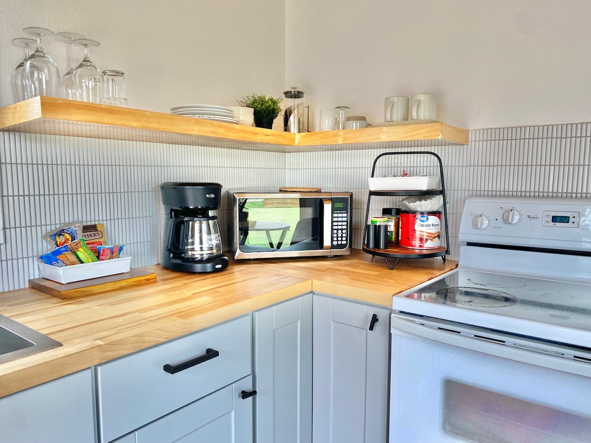 Club Casita | Full Kitchen | Near Airport