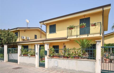 5 bedroom lovely home in Melito Porto Salvo