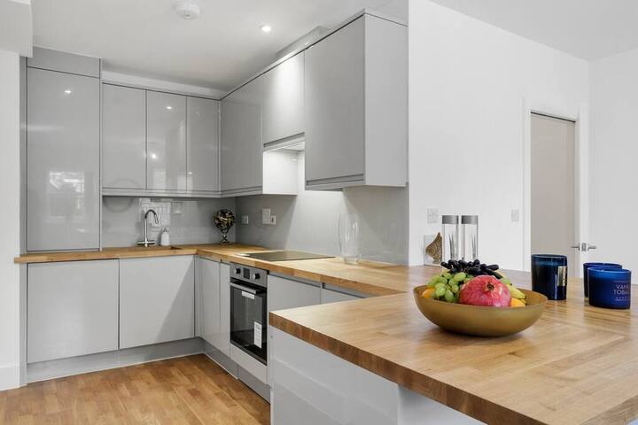 Stylish and Comfy 3-Bedroom Flat with Terrace gallery image 5