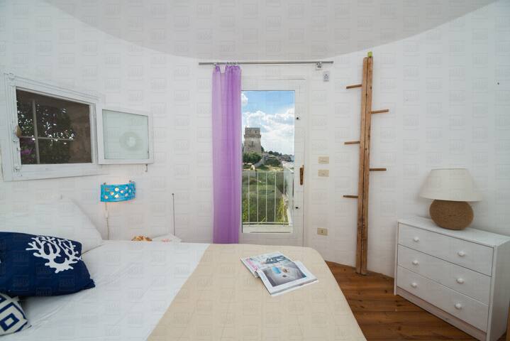 Seafront Trullo with Direct Beach Access – Trani gallery image 3