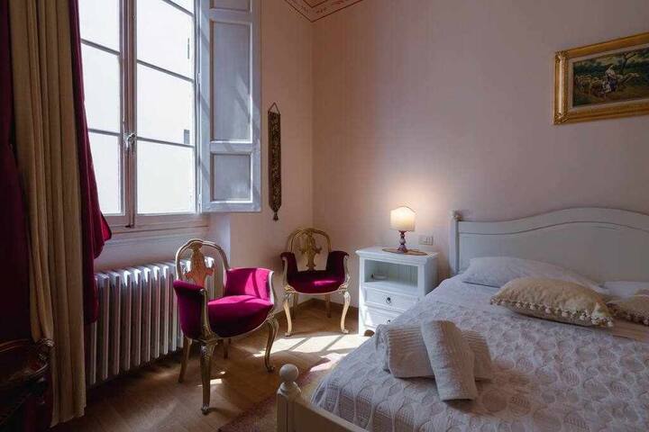 Ghibellina Elegant Apartment with 4 bedrooms gallery image 4