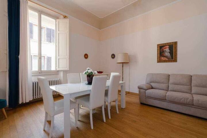 Ghibellina Elegant Apartment with 4 bedrooms gallery image 3