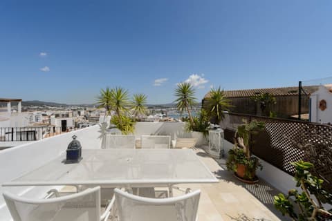 Popular Airbnb listing: Dalt Vila House in Eivissa