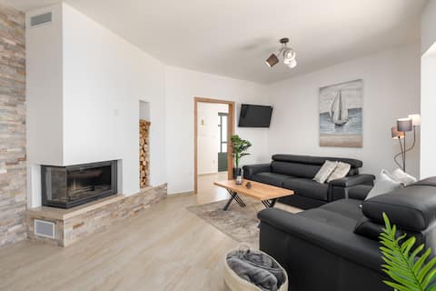 Top performing Airbnb: Seaview Villa Mare Visum in a peaceful location in Ripenda Kosi