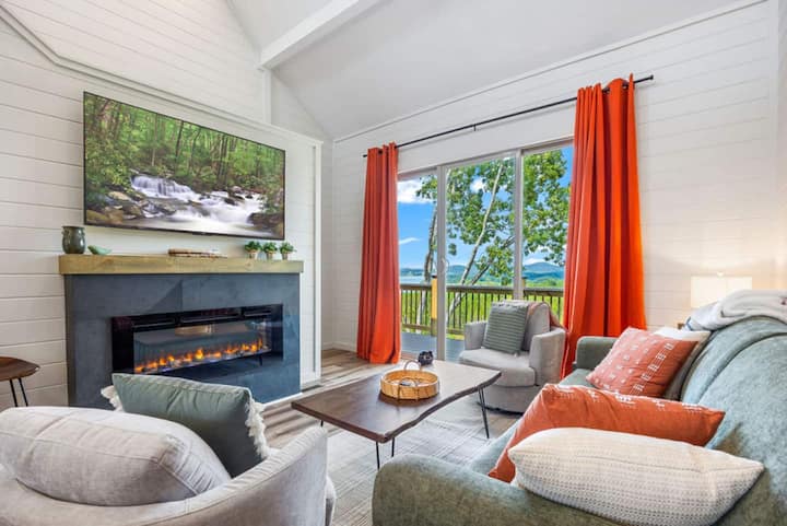 Luxury Cabin | Lake Views, Ev Charger, Game Room! - Dandridge, TN