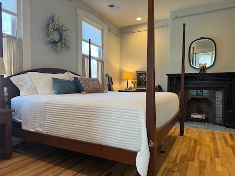 Weston Steamboat Inn- Captain Suite