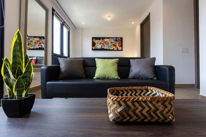 أريكة في العادة الرئيسية / أريكة في غرفة النوم الرئيسية 