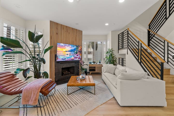 Hillcrest Hangar: Luxury Style, Urban Walkability!