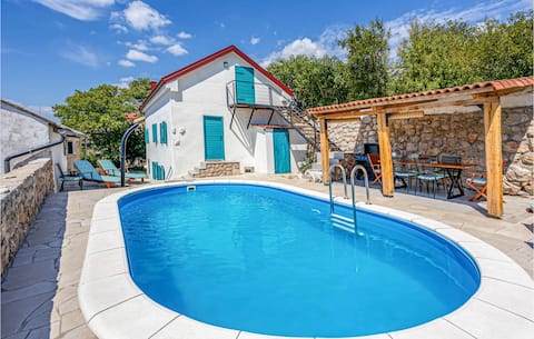3 bedroom nice home in Karlobag