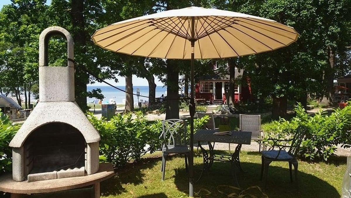 Popular Airbnb listing: Crow's nest on the beach - ABC52 in Zierow