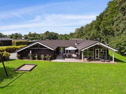 "Edin" - 150m from the sea by Interhome