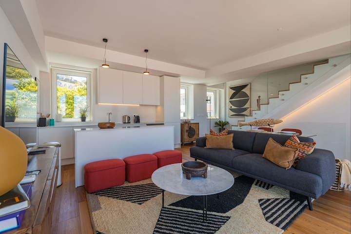 Design 3BDR Duplex W/Balcony by LovelyStay