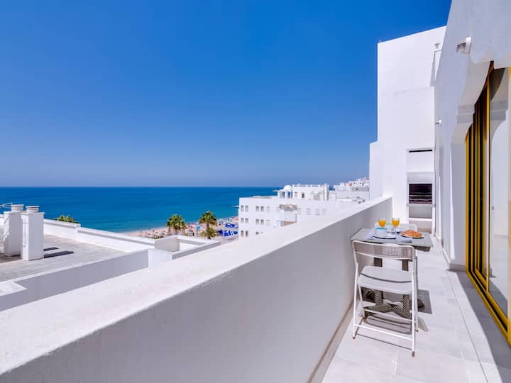 Front Beach Penthouse, Renovated With 2 Bedrooms - Vilamoura
