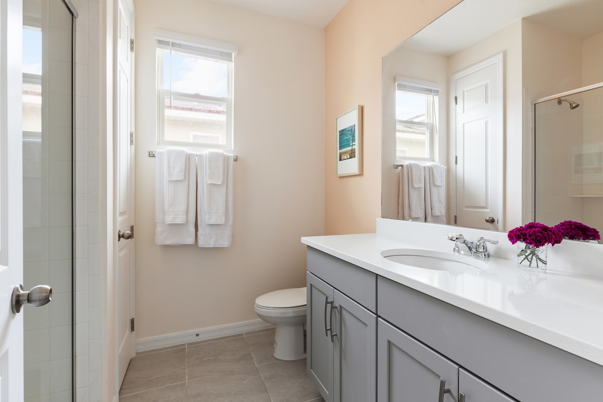 El baño privado 4 ofrece una ducha a ras de suelo.