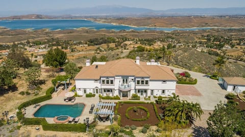 Stunning Palace! W/Pool & Hot Tub, Great Views!